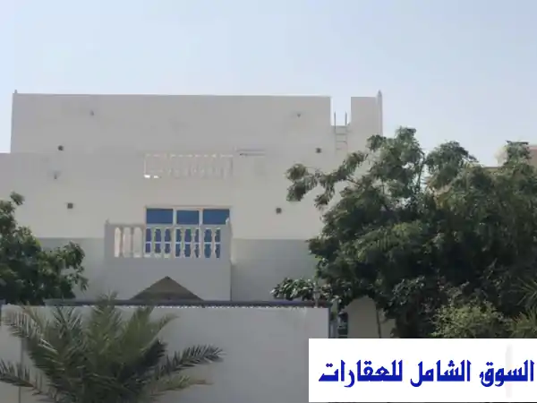 فيلا فاخرة للبيع في العامرات (شرق المحج) - 15 غرفة و...