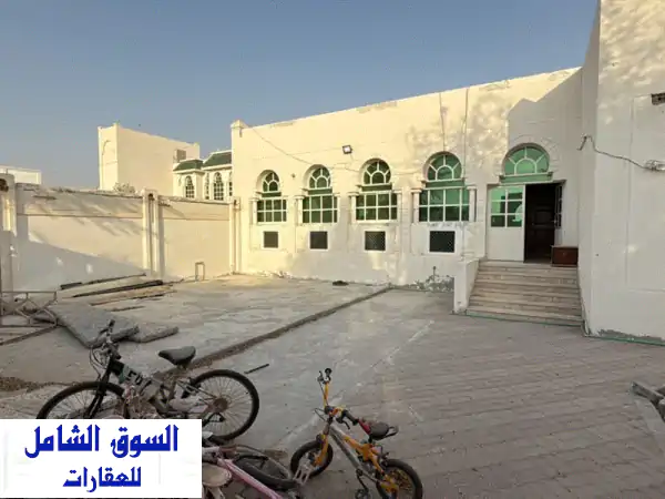 بيت شعبي فاخر للبيع في الشامخة - مساحة ضخمة + 3 شقق مؤجرة!