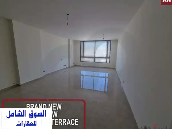 شقة جديدة فاخرة في عين الرمانة مع إطلالة...