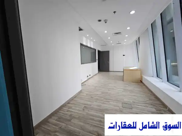 دور تجاري فاخر للإيجار في شرق الكويت - 317 متر مربع - موقع متميز!