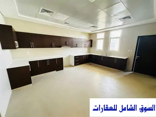 فيلا فاخرة للإيجار السنوي في عجمان - مشيرف (للمواطنين الإماراتيين فقط)
