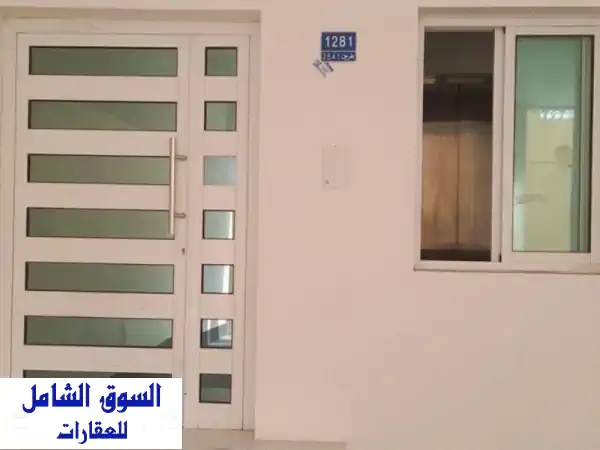 فرصة استثمارية ذهبية! بناية سكنية 8 شقق - مدخول مضمون 1400 دينار شهرياً!