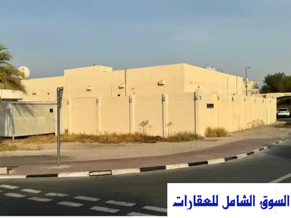 فرصة استثمارية ذهبية! بيت تجاري فاخر للبيع في...