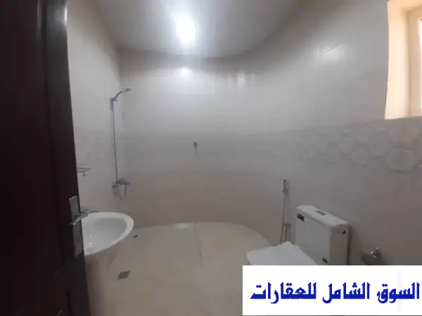 فيلا مستقلة فاخرة للإيجار السنوي في زاخر العين - 5...