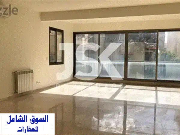 شقة فسيحة مفروشة للإيجار في قلب بدارو - 340 متر مربع!