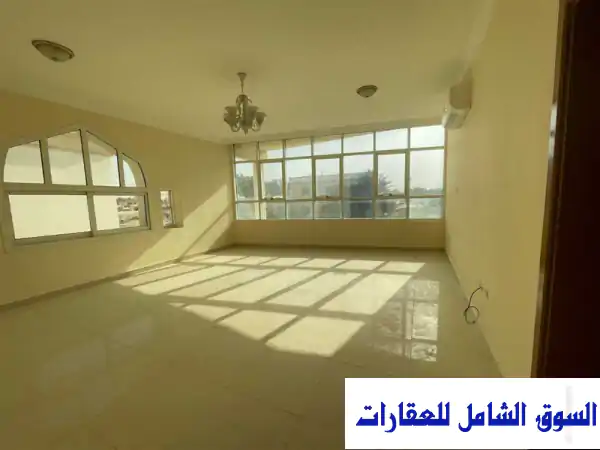 فيلا مستقلة فاخرة للإيجار السنوي في الجيمي العين - 7 غرف نوم، حوش واسع، مواقف مظللة!