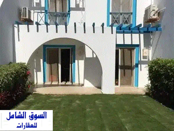 شاليه فاخر بحديقة خاصة مطل على بحيرة سوان ليك نورث | تسليم 2026