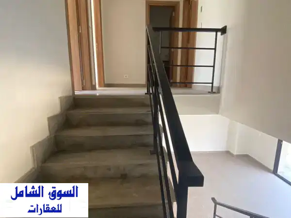 دوبلكس فاخر متشطب بحديقة خاصة في البروج...