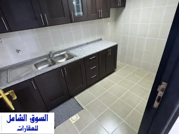 مكتب فاخر للإيجار في النيادات - 3 مكاتب + مطبخ + حمام -...