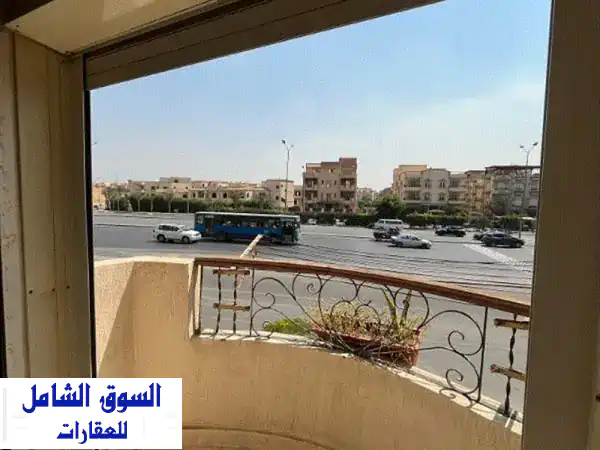 شقة فاخرة للبيع بالتجمع الأول - فيلات محور...