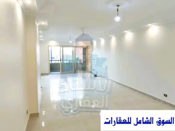 شقة فاخرة للإيجار في الأزاريطة - بالقرب من الجامعات...