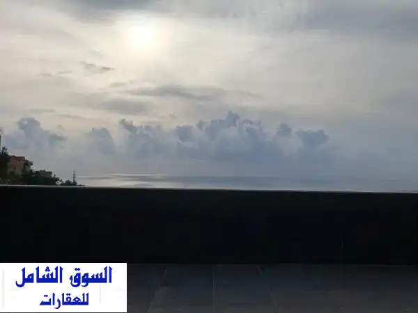 سقف فاخر للبيع في بلاط - فرصة استثمارية رائعة!