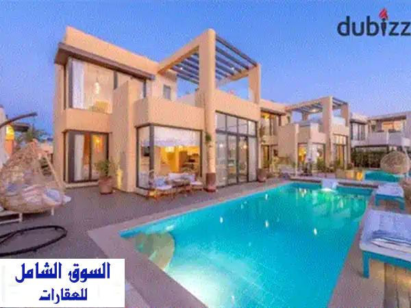 تاون هاوس فاخر متشطب بالكامل في قلب الجونة - إطلالة بحرية خلابة!