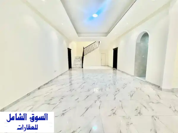 فيلا فاخرة للإيجار في محمد بن زايد - حوض 35 | 5 غرف ماستر...