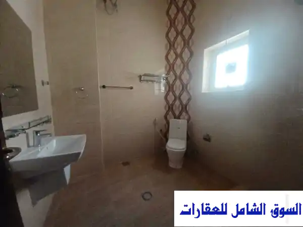 فيلا فاخرة للإيجار في زاخر العين - مساحات واسعة...