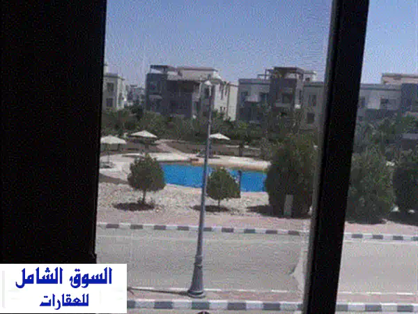 شالية بحري فاخر للبيع في أمواج الساحل الشمالي بسعر لا يُصدق! 2 غرفة نوم، تشطيب كامل، إطلالة خلابة