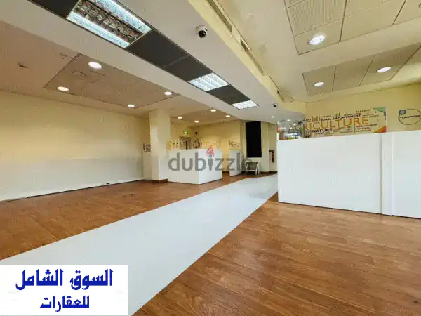 مكتب فاخر 400 متر مربع مع تراس خاص للإيجار في سن الفيل...
