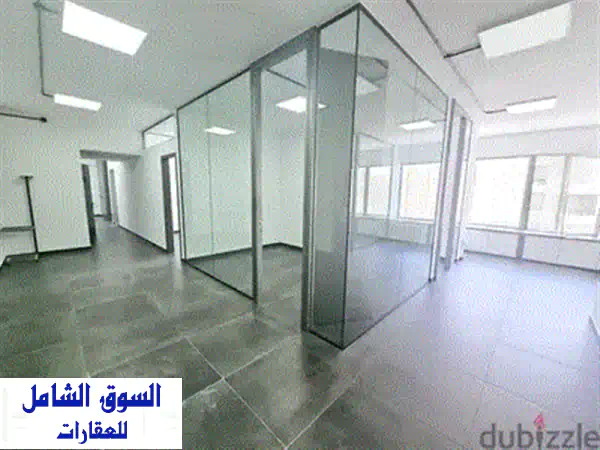 مكتب فاخر 400 متر مربع مع تراس خاص للإيجار في سن الفيل - فرصة استثمارية لا تُفوّت!