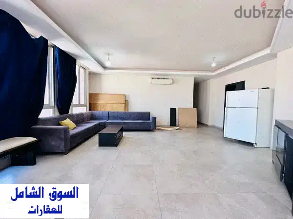 شقة مفروشة للإيجار في الحمرا - مساحة واسعة و موقع متميز!