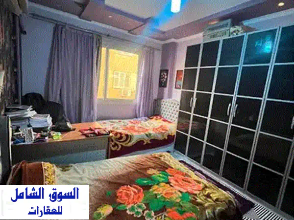 شقة فاخرة 210م² للبيع بالتجمع الأول - موقع متميز أمام مسجد الباز!