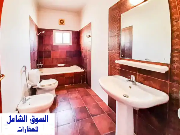 فيلا نصف مفروشة للإيجار في الجنبية - قريبة من ميركادو! 800 دينار فقط!