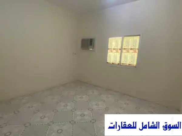 شقة رائعة للموظفين بمطار الدوحة القديم - غرفتين وصالة - 3700 ريال