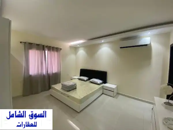 شقة مفروشة فاخرة للإيجار في الحديدة الجديدة - 2 غرفة نوم، شامل الكهرباء!