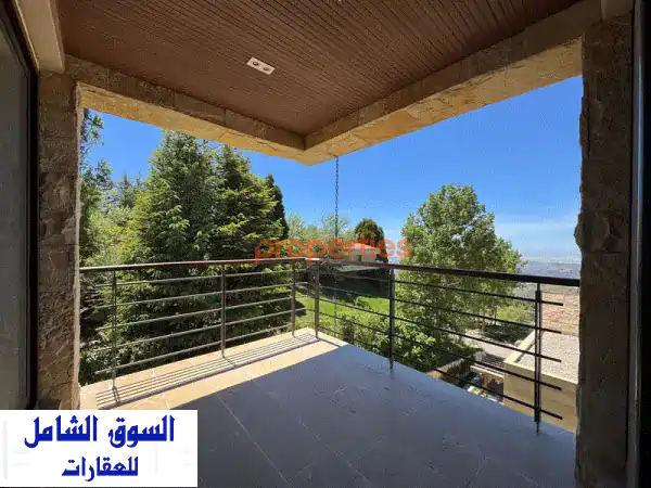 شقة دوبلكس للإيجار في فقرا - إطلالة خلابة وهدوء مطلق!