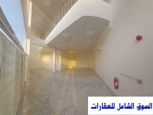 محلات تجارية فاخرة للإيجار في الوكرة - واجهة بحرية - 200 متر مربع