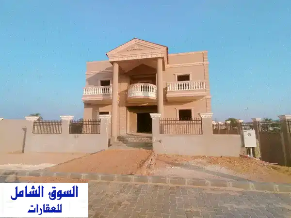 فيلا فاخرة للبيع في كمبوند دريم لاند - شيراتون،...