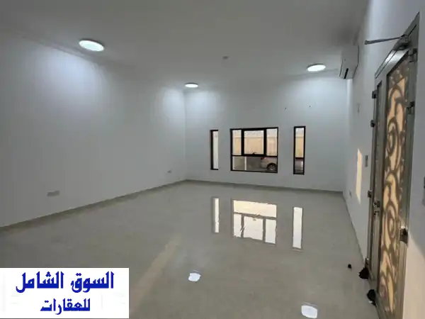 فيلا فاخرة للإيجار في الشامخة بجوار نادي بني ياس -...