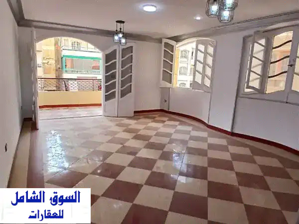 شقة بحرية فاخرة للبيع بالإسكندرية - إطلالة خلابة...