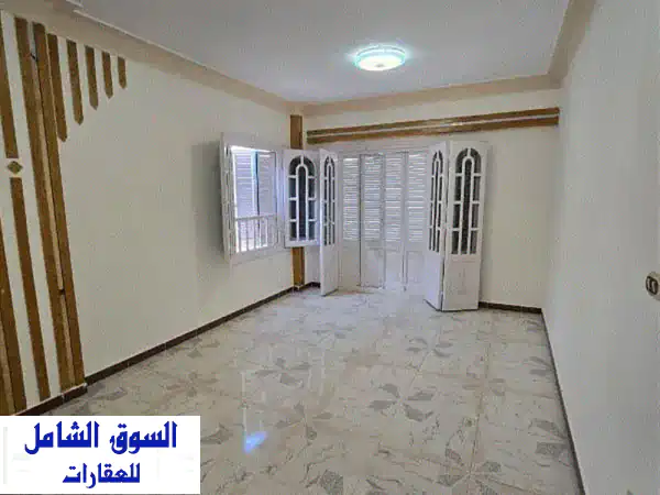 شقة + رووف فاخرة للبيع في العجمي - 6 أكتوبر - بالقرب...