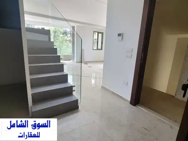 شقة دوبلكس فاخرة للبيع في منطقة مميزة ببرومانا (300...