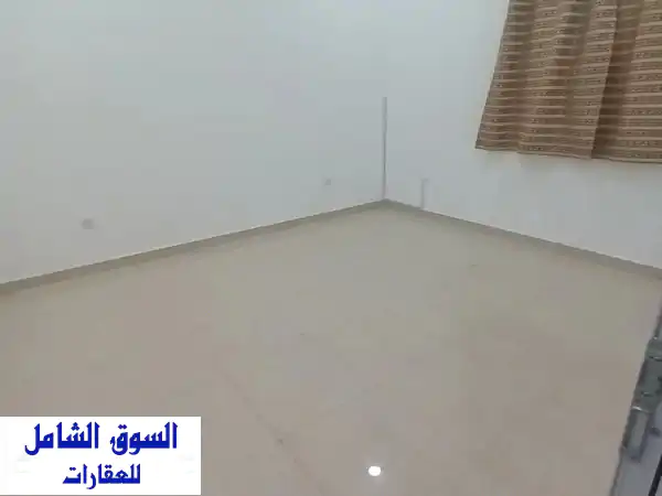 للإيجار شقة في عين خالد دور أول علوي غرفة نوم...