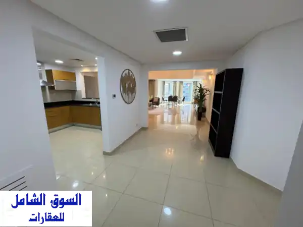شقة فاخرة مؤثثة بالكامل للبيع في جزر أمواج - فرصة ذهبية!