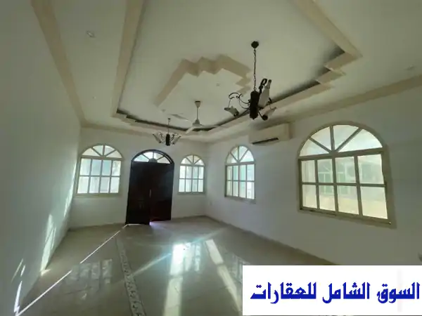 فيلا فاخرة للإيجار في الروضة 2، عجمان - مساحة واسعة وموقع مميز!