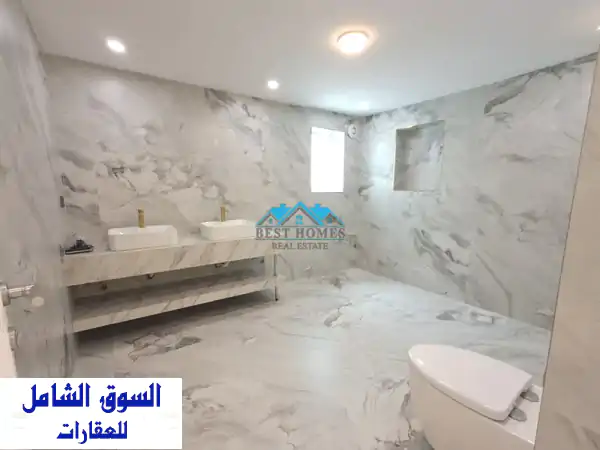فيلا عصرية فاخرة للإيجار في منطقة الشهداء - 4 غرف نوم + مرافق كاملة