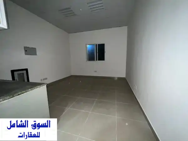 استوديو فاخر للإيجار السنوي في البطينة | بناية...