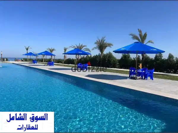 شاليه أرضي فاخر بحديقة خاصة وفيو بحر...
