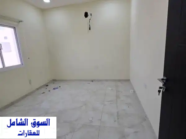 شقة للإيجار في درة المحرق مكونة من غرفتين...