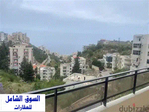 شقة فاخرة للإيجار في بلات - إطلالة جزئية على البحر والجبل!