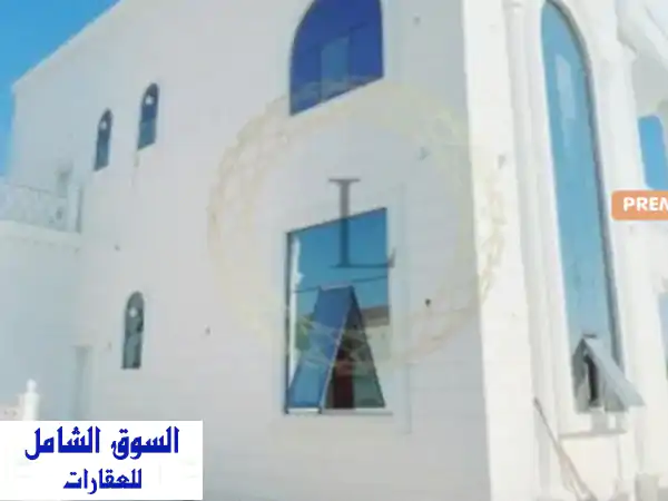 فيلا فاخرة للبيع أو الإيجار - فرصة استثمارية ذهبية في عشارج!