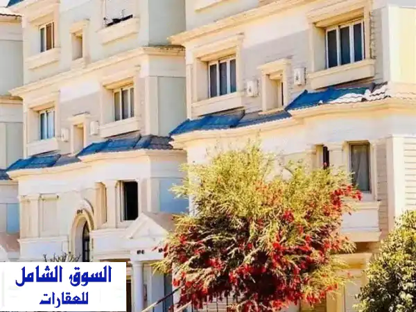 شقة فاخرة ٢٧٥م للبيع في أفضل موقع بمountain View Hyde Park...
