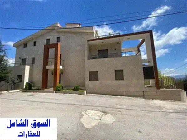 شقة فاخرة للبيع في أدما - إطلالة بحرية خلابة! RWK195