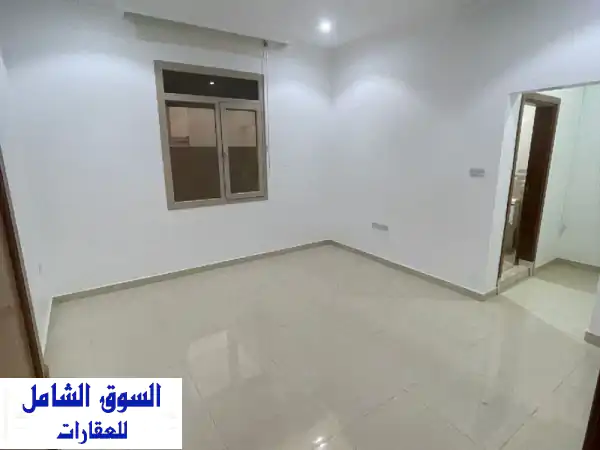 شقة فاخرة للإيجار في أبو فطيرة - مساحات واسعة وموقع مميز!