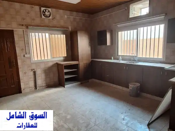 بيت فاخر للإيجار في جد علي - 5 غرف نوم، حوش، وموقع متميز!