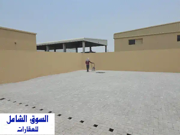 مساحة صناعية ضخمة للإيجار في أم القيوين - موقع استراتيجي مميز!
