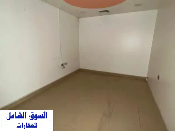 مكتب تجاري فاخر للإيجار السنوي في النعيمية 2 - موقع مميز على شارع الشيخ خليفة!