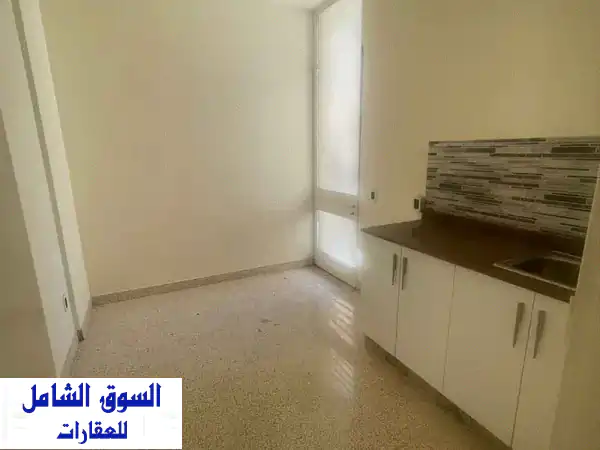 مكتب للإيجار في بدارو - موقع مميز بـ 120 متر مربع!...